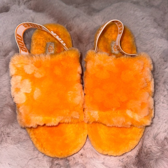 Uggs slippers - Picture 1 of 2